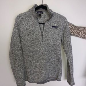 Patagonia Women’s quarter zip sweatshirt